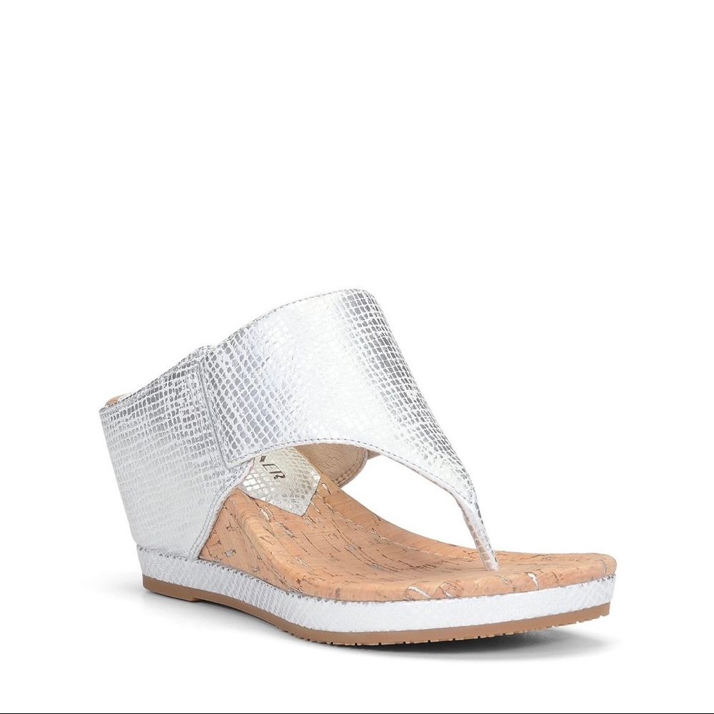 Donald Pliner cork wedge silver metallic flip flop sandal size 7